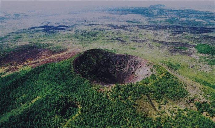 中国最著名的火山在哪里（黑龙江吉林两省交界处）