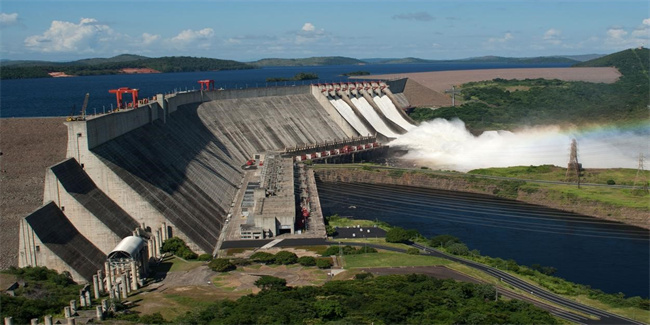 世界最大的水电站 容量有2250千瓦（三峡水电站）